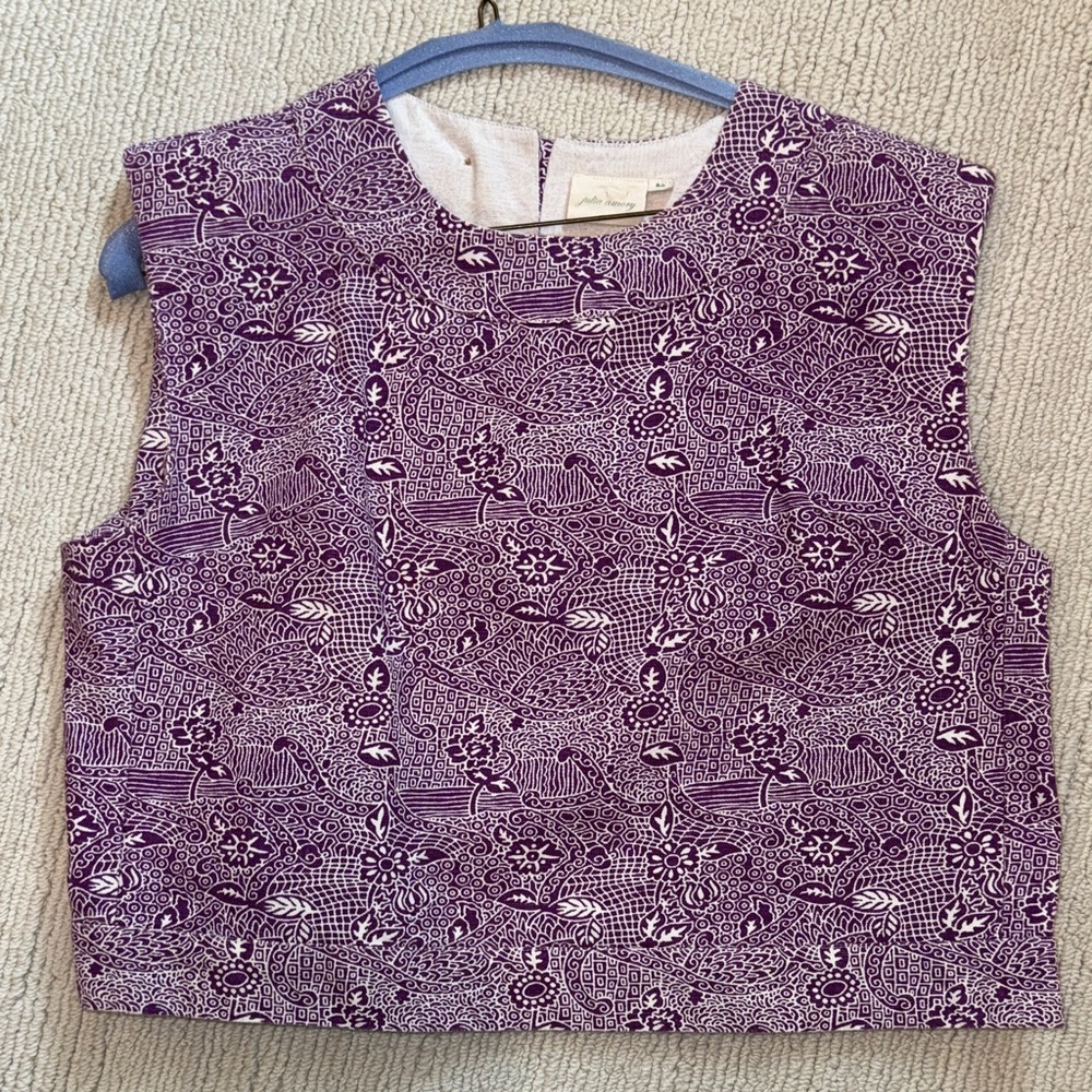 Julia Amory Purple Paisley Patterned Slim Top Size Medium